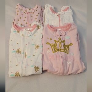 NWOT Bundle of 4 Gerber Baby Girl Newborn Sleepers